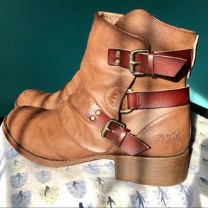 Barely worn Blowfish ankle boots- size 13